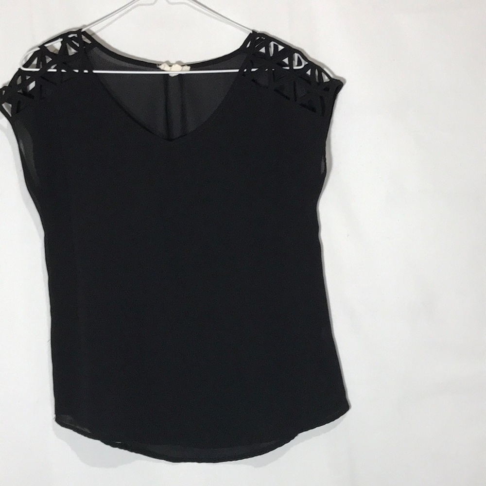 E hanger M Black Top Size Small